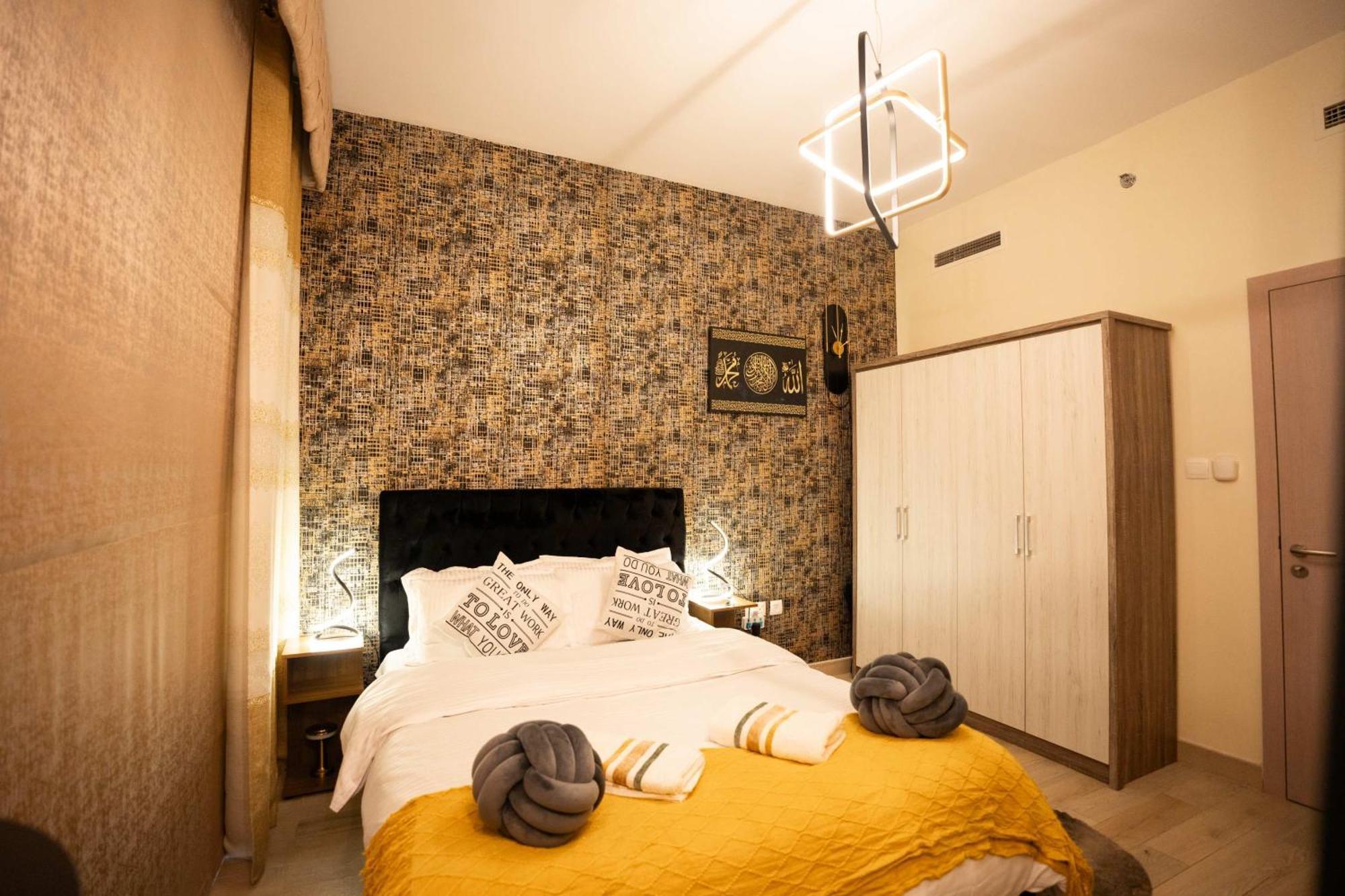 2br Spacious Private Entrance In Yas Island 001
