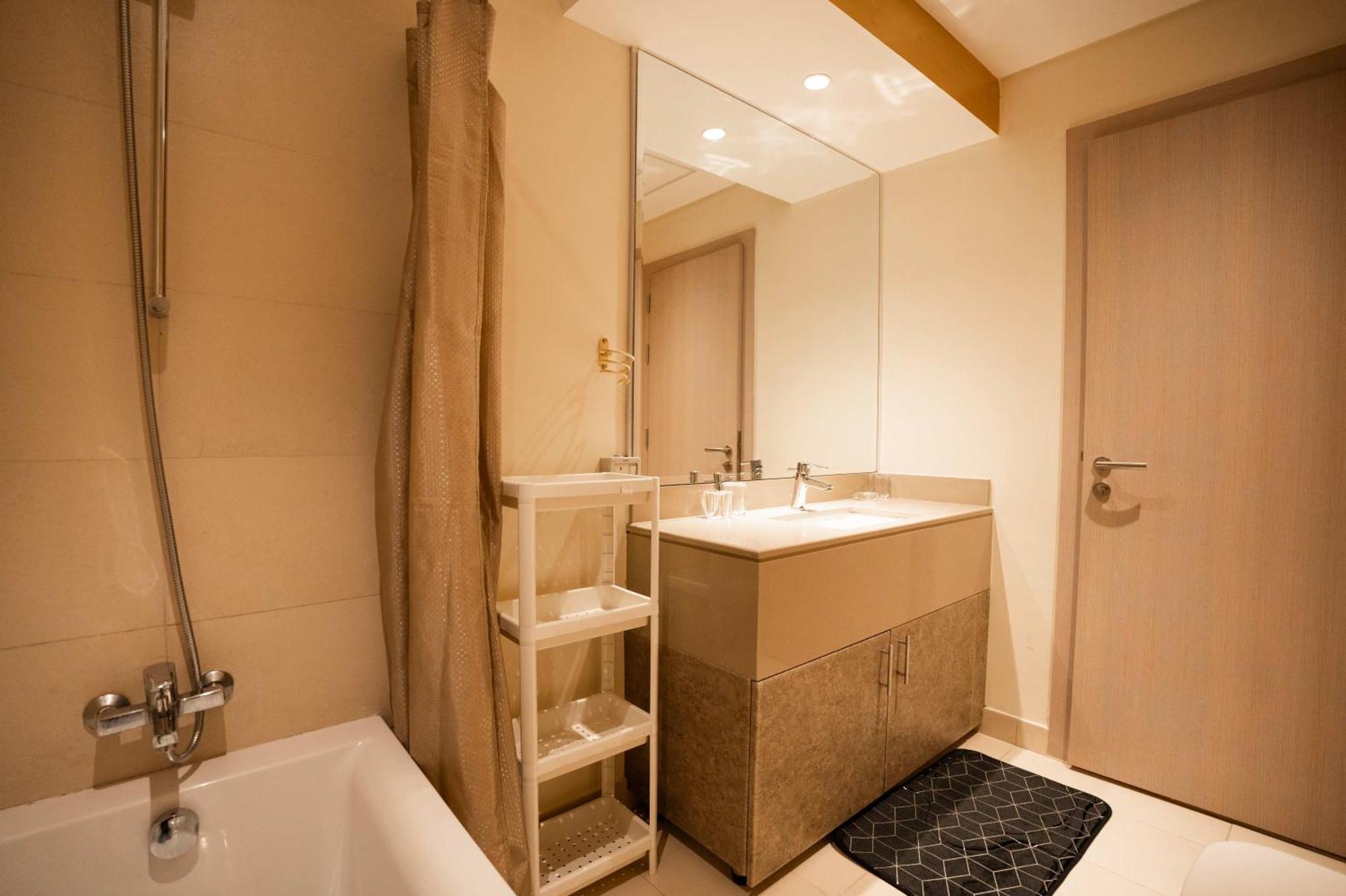 2br Spacious Private Entrance In Yas Island 001 Appartamento Abu Dhabi