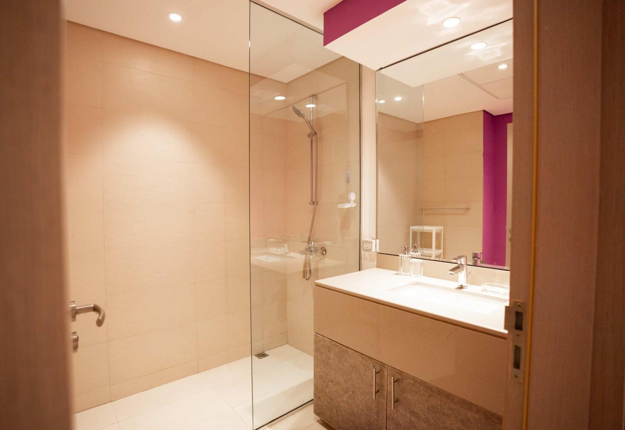 2br Spacious Private Entrance In Yas Island 001 *