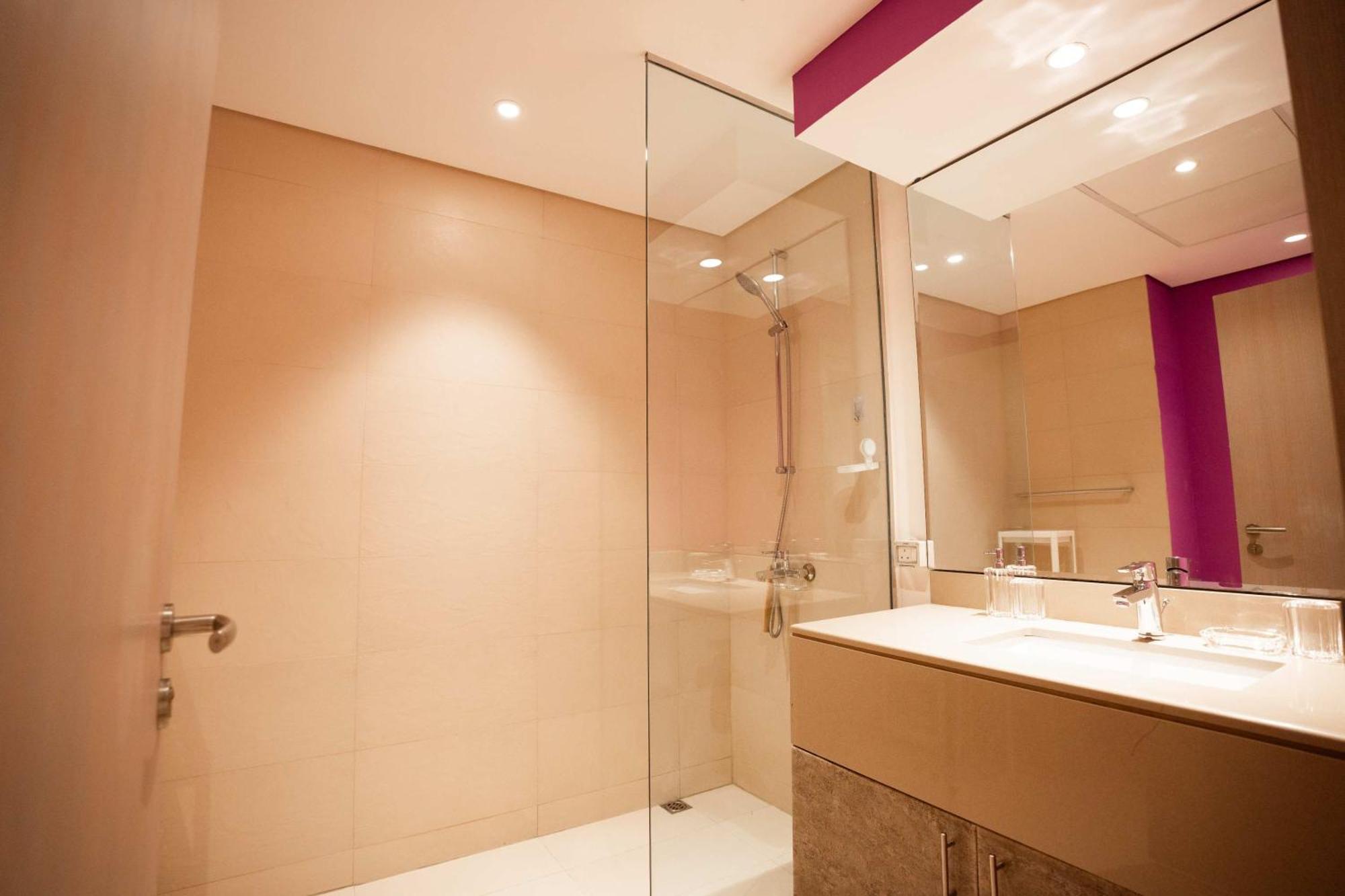 2br Spacious Private Entrance In Yas Island 001 Appartamento