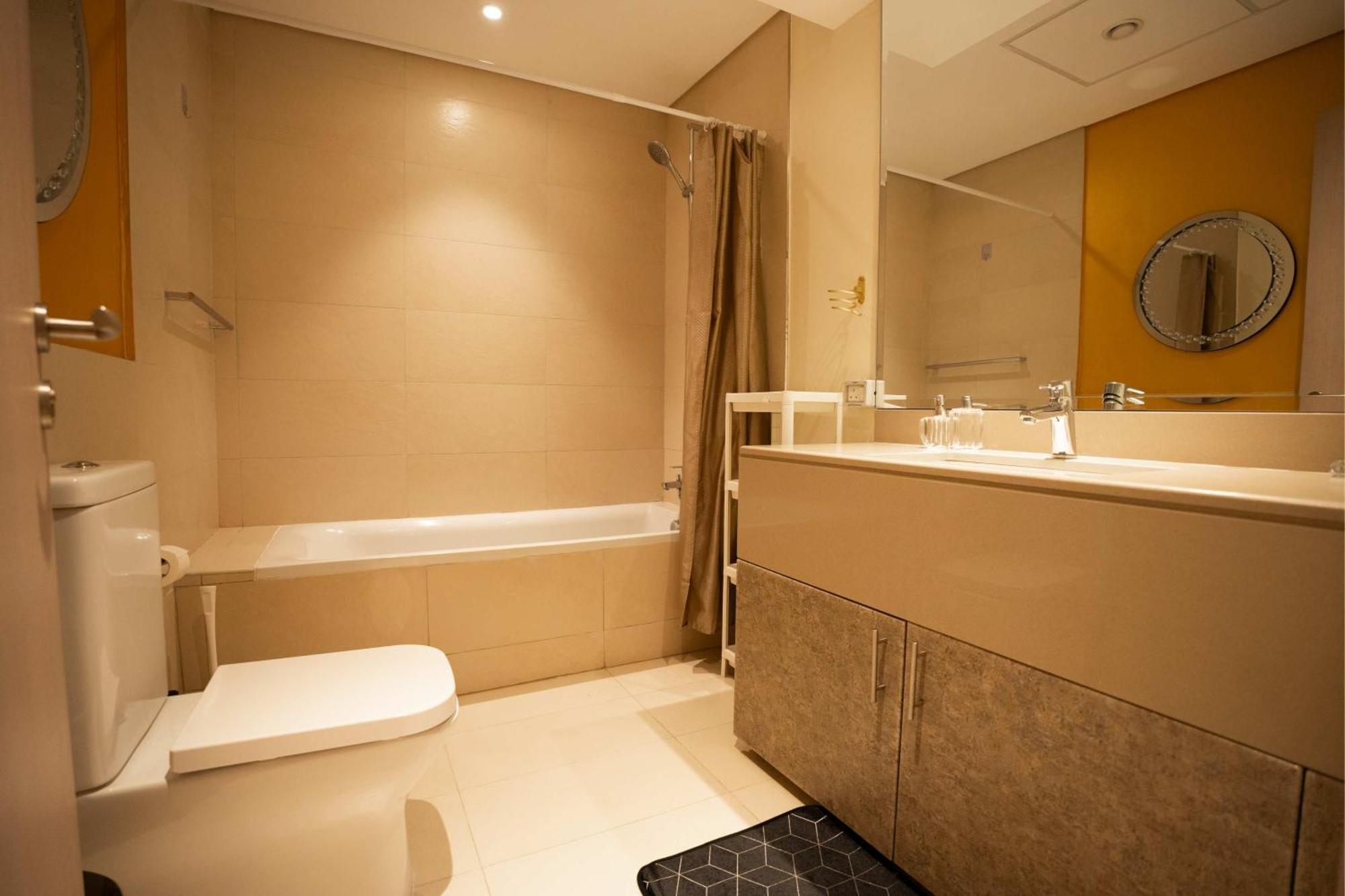 2br Spacious Private Entrance In Yas Island 001 *